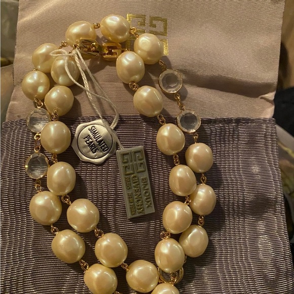 Givenchy - Picture 4 of 5